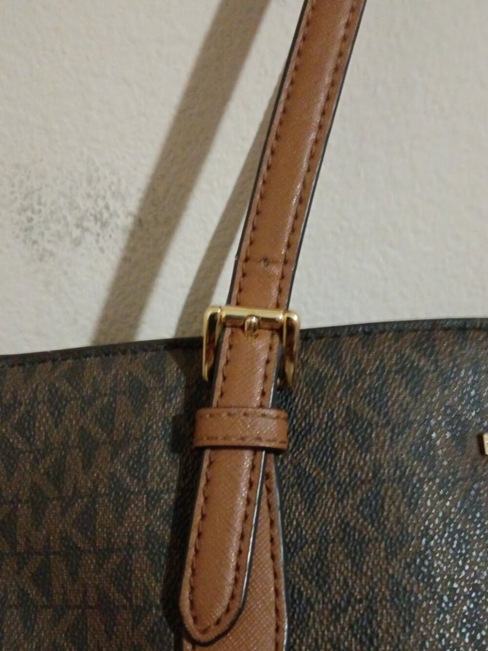 Michael Kors Women Gilly Large Signature Travel Drawstring Tote Bags Brown - Picture 5 of 16